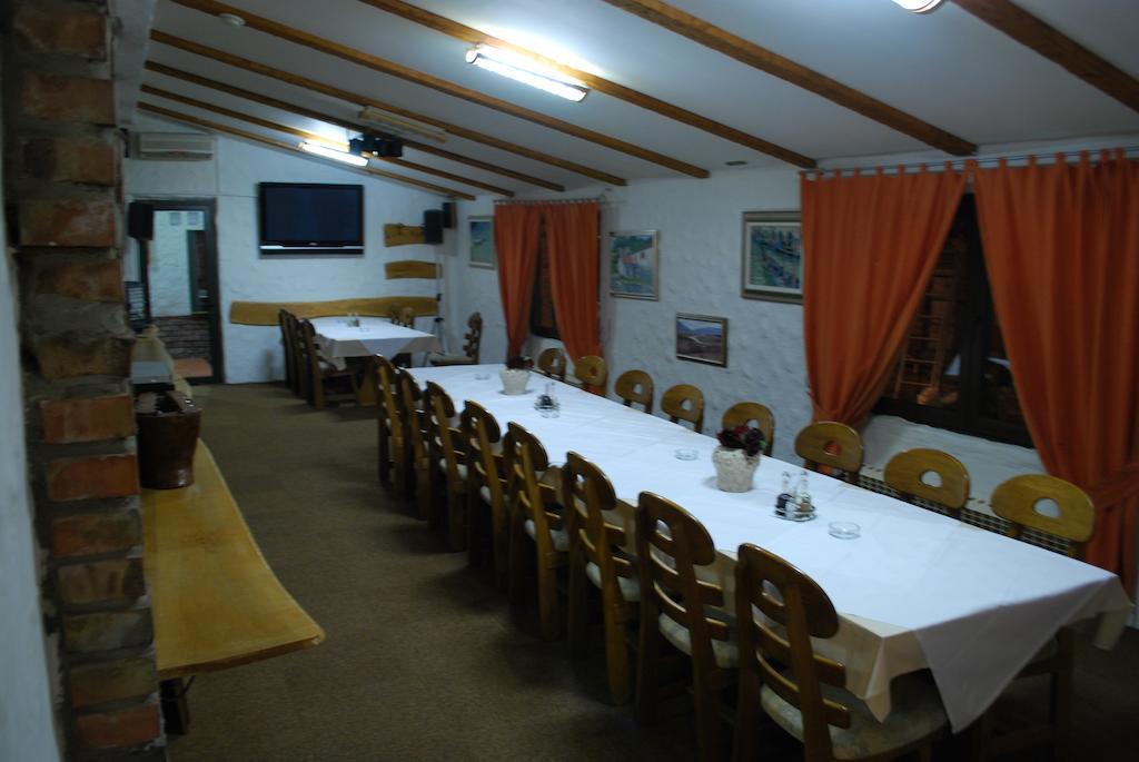 Motel Kiwi Grude Buitenkant foto