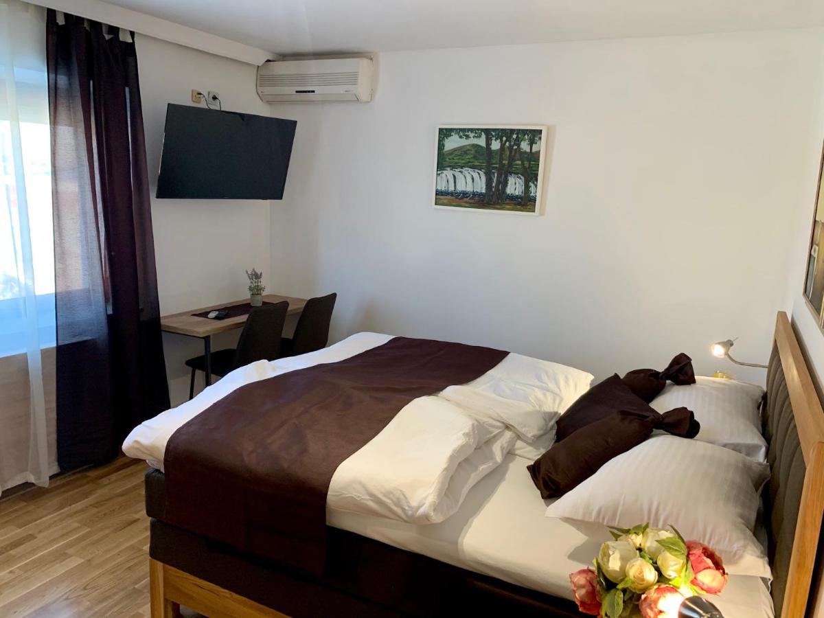 Motel Kiwi Grude Buitenkant foto